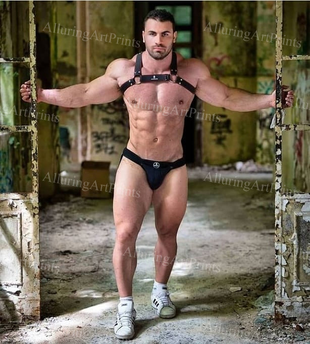 Risque Male Model Muscular - NN57