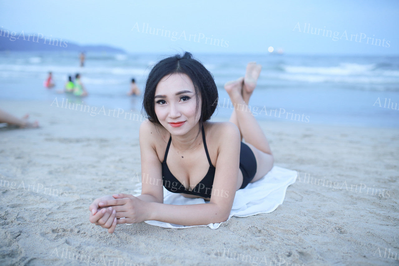 Risque Asian Model - QQ782