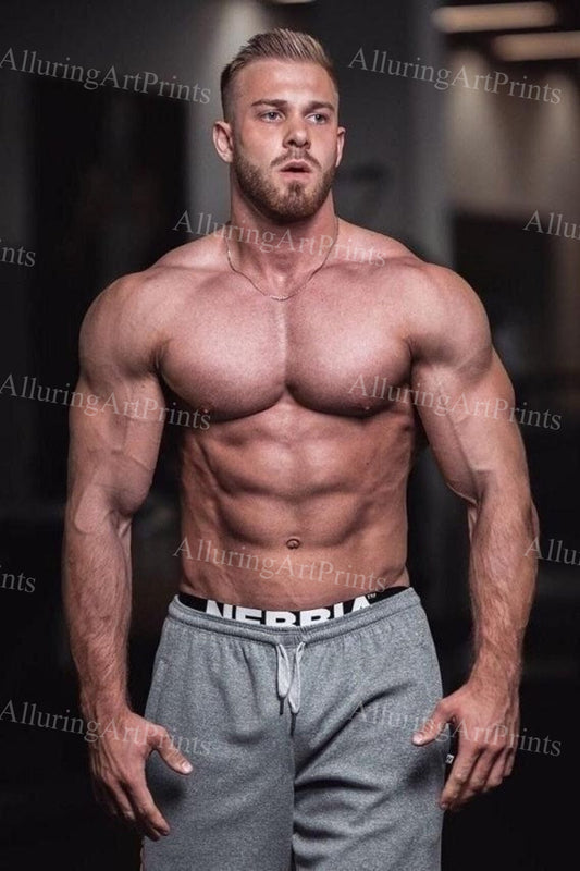 Male Model Muscular - M970